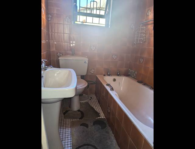 4 BEDROOM HOUSE TO LET IN UMLAZI V